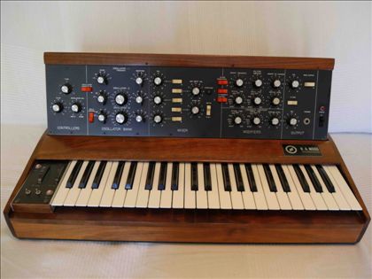 Moog-R. A MINIMOOG